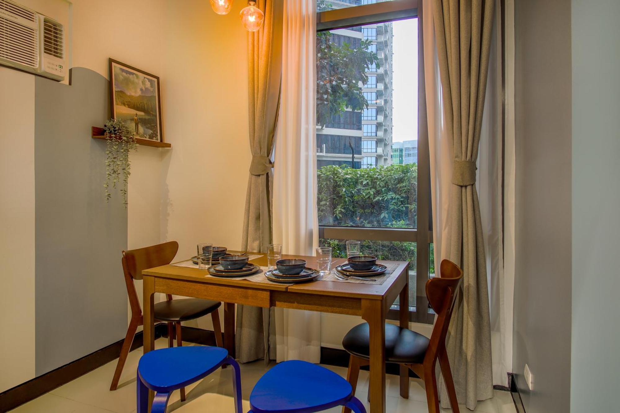 Apartment Vintage Mickey In Bgc -200mbps Wifi Manila