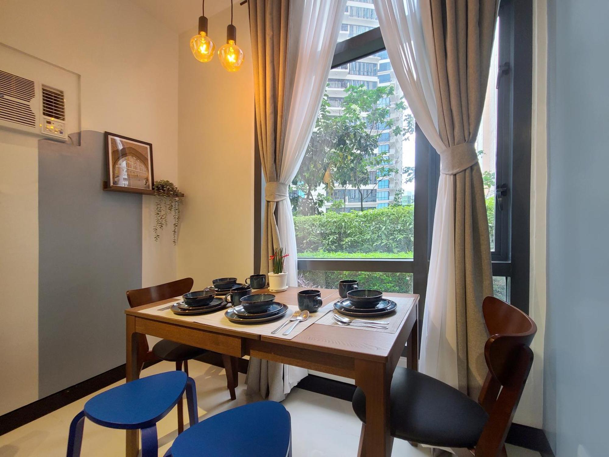 Vintage Mickey In Bgc -200mbps Wifi Apartment *