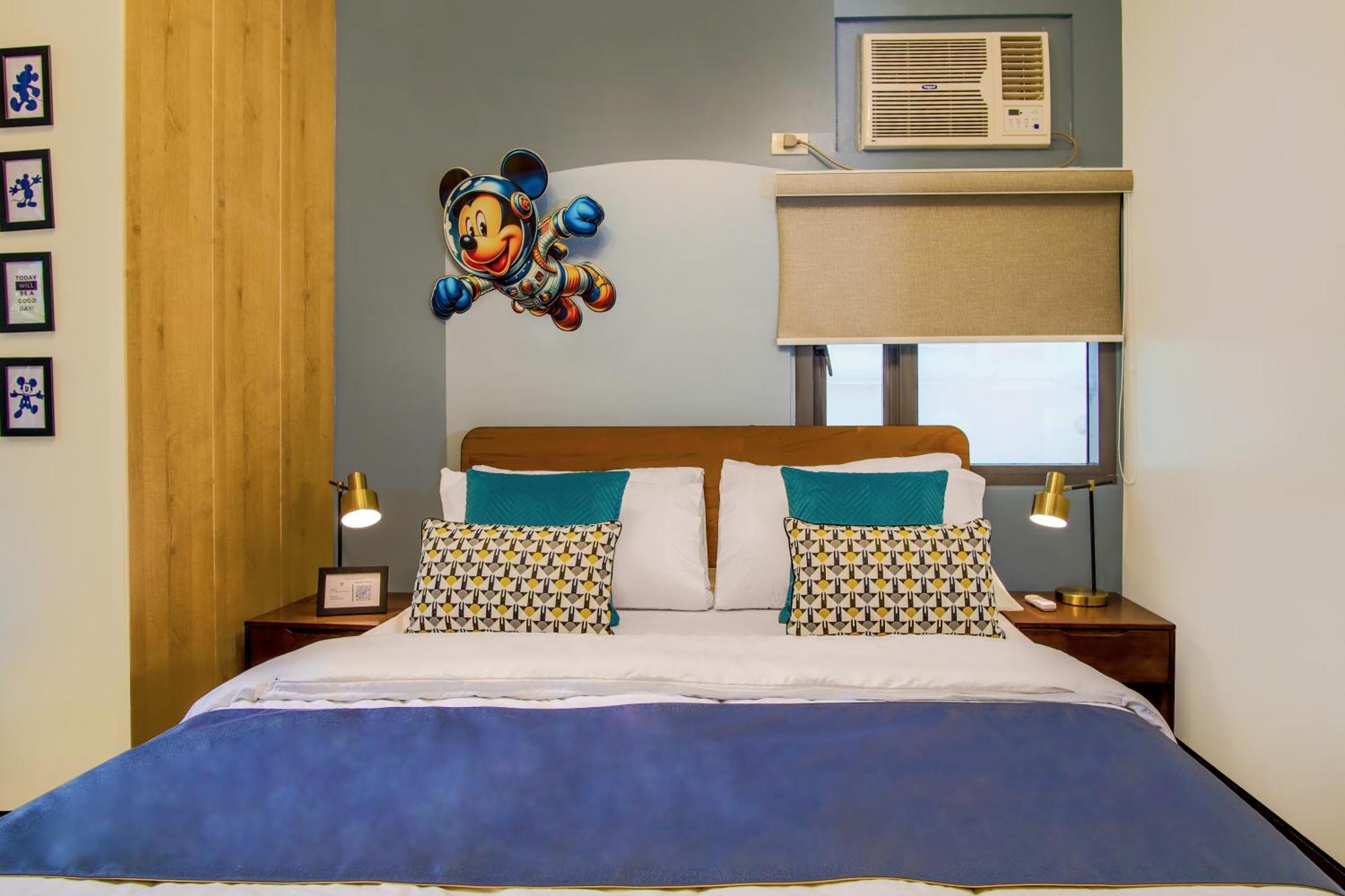 Vintage Mickey In Bgc -200mbps Wifi * Manila