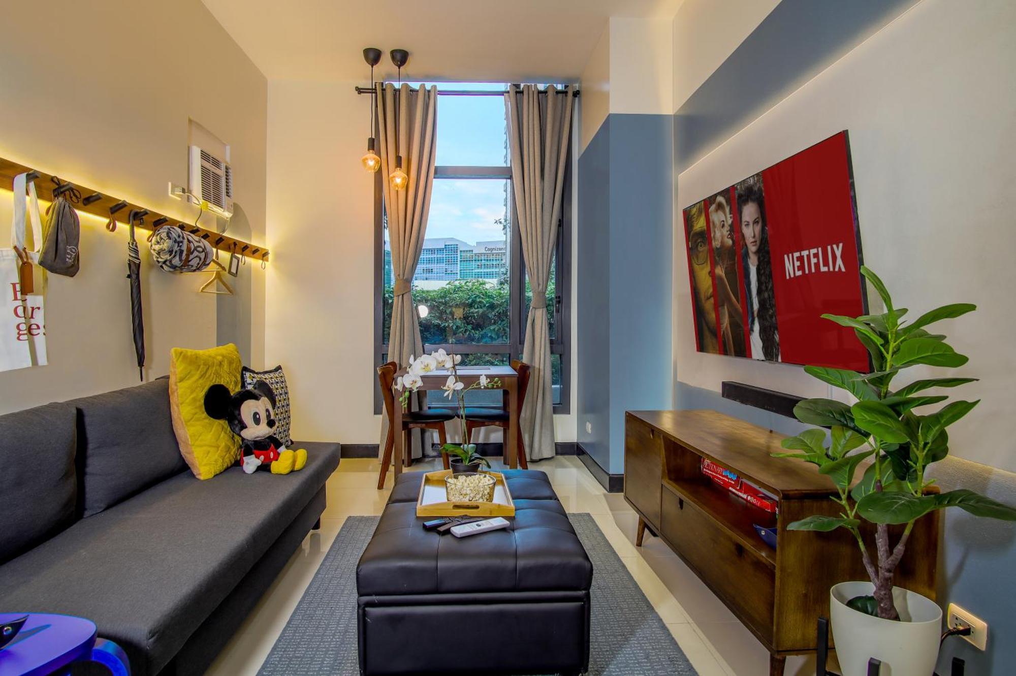 Vintage Mickey In Bgc -200mbps Wifi Apartment
