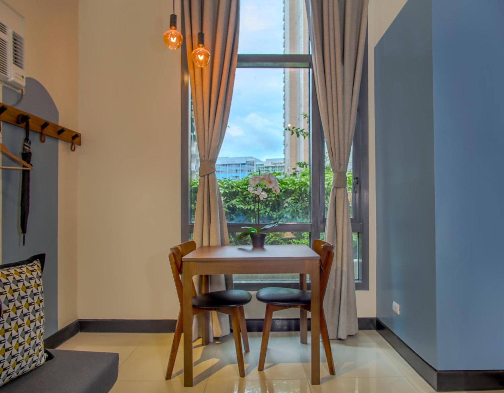 Vintage Mickey In Bgc -200mbps Wifi Apartment *