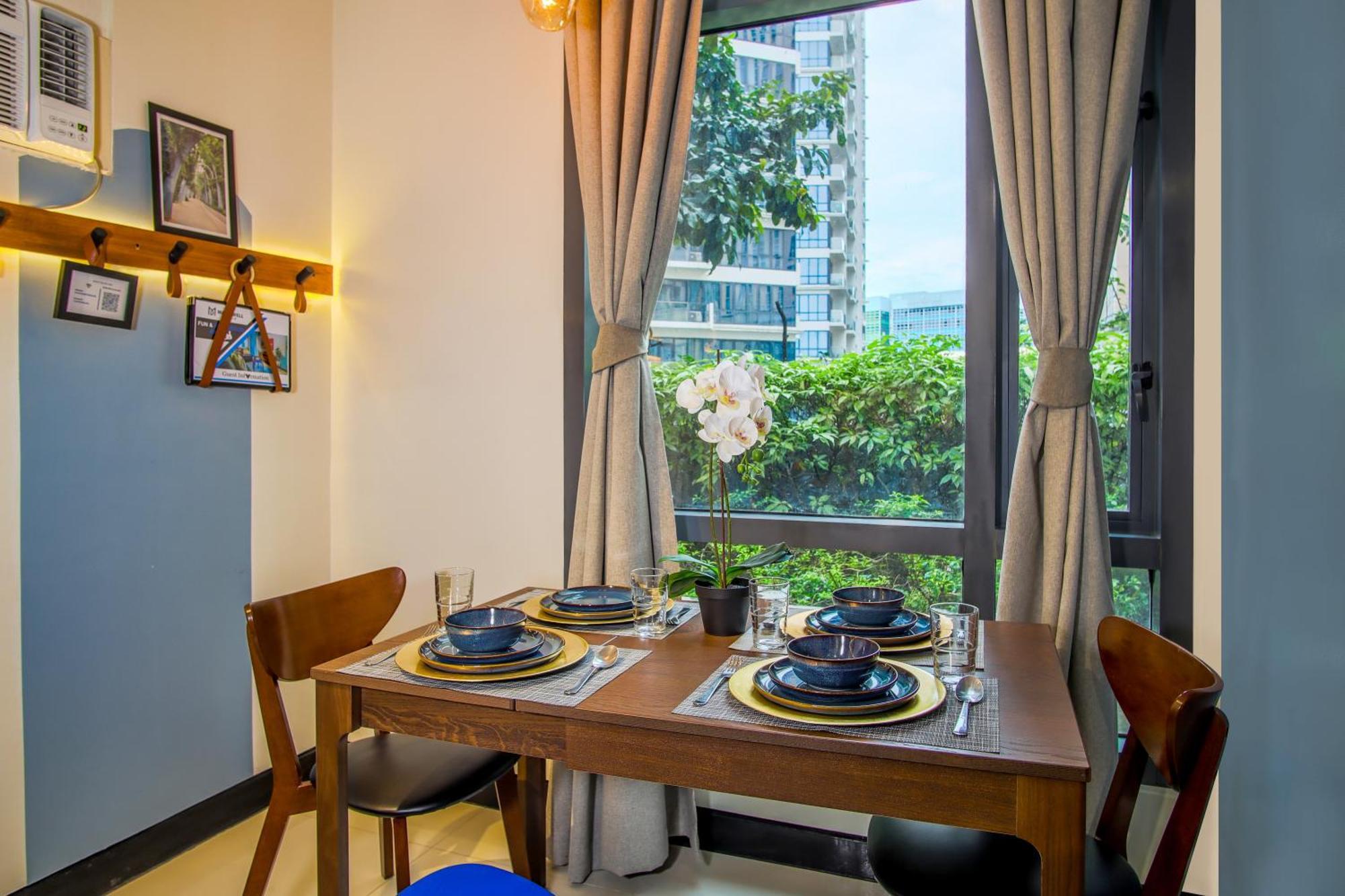 Vintage Mickey In Bgc -200mbps Wifi Apartment Manila